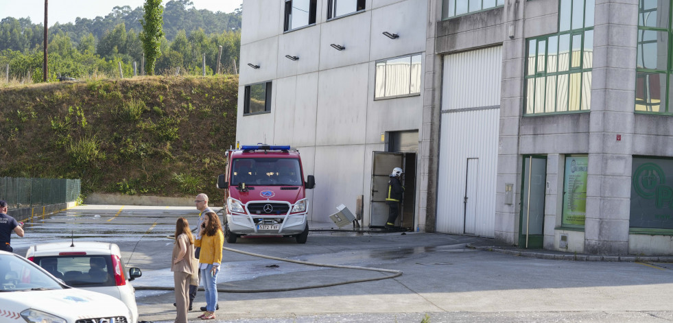Vuelve a arder la nave de Cosméticos Anfer de Bergondo