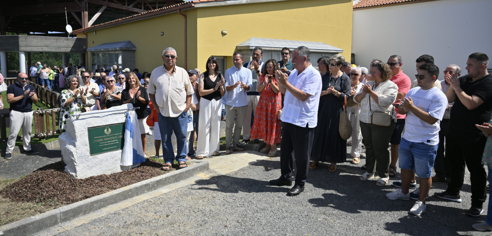 Veciños de Oleiros homenaxean Manuel Fernández Siso
