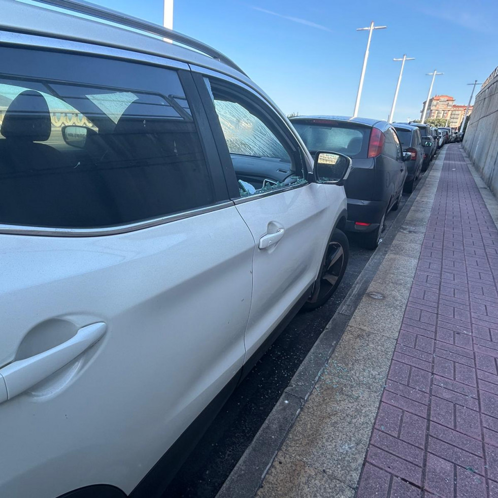 Continúa la ola de robos en coches con varios casos en Os Pelamios