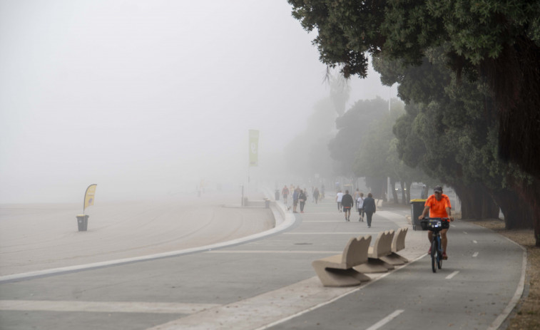 Una Coruña sin término medio: del sofocante calor a la densa niebla