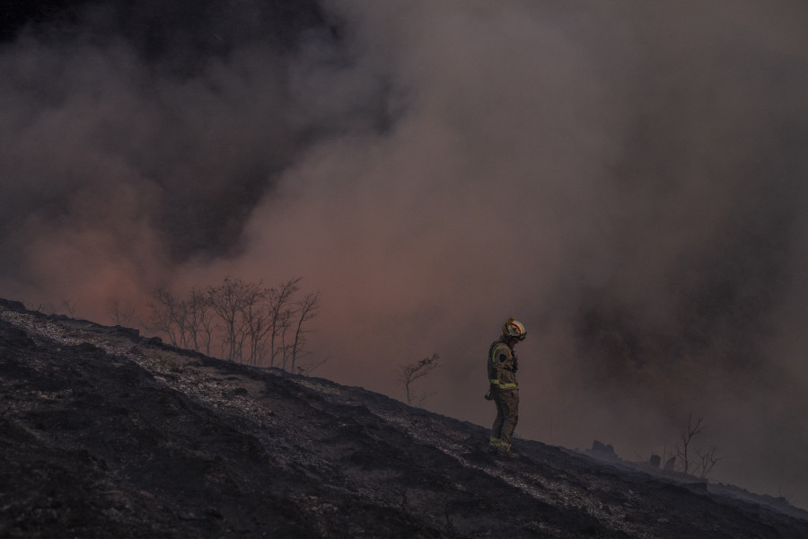O lume de Chandrexa chega a 3.000 hectáreas e en Verín desactívase o nivel 2