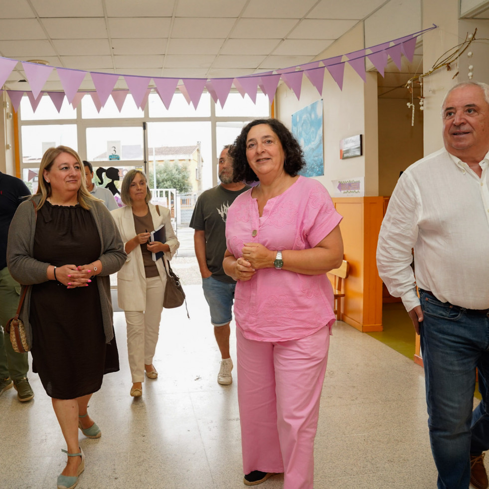 Belén do Campo destaca la sala multiusos del CEIP Ramón María de Valle Inclán en Oleiros