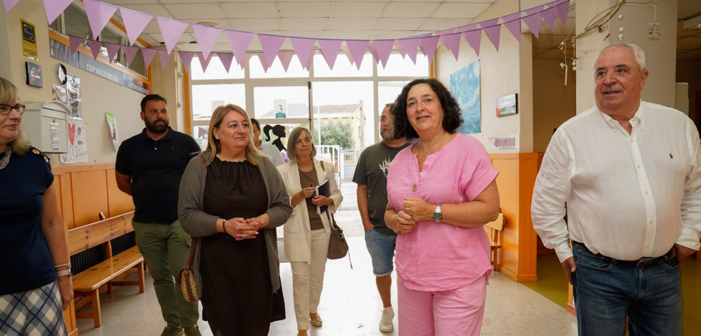 Belén do Campo destaca la sala multiusos del CEIP Ramón María de Valle Inclán en Oleiros