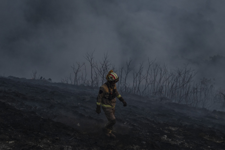 Los incendios avanzan en Galicia y se ceban con la provincia de Ourense