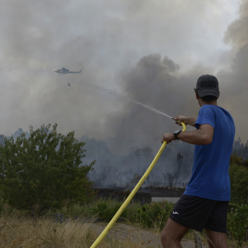Los menores del campamento de Manzaneda confinados por los incendios están fuera de peligro
