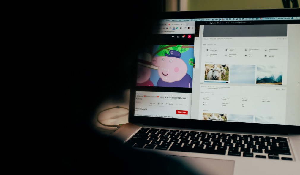Miles de youtubers se rebelan contra la IA de verificación de edad de la plataforma por temor a perder privacidad