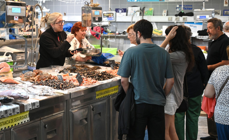 Todo vendido en puestos de la plaza de Lugo en A Coruña en una gran víspera de festivo