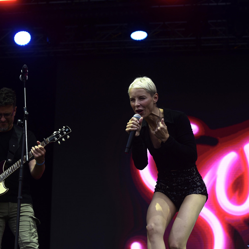 Una danza invisible para sacar a bailar a las chicas de ayer y siempre en María Pita