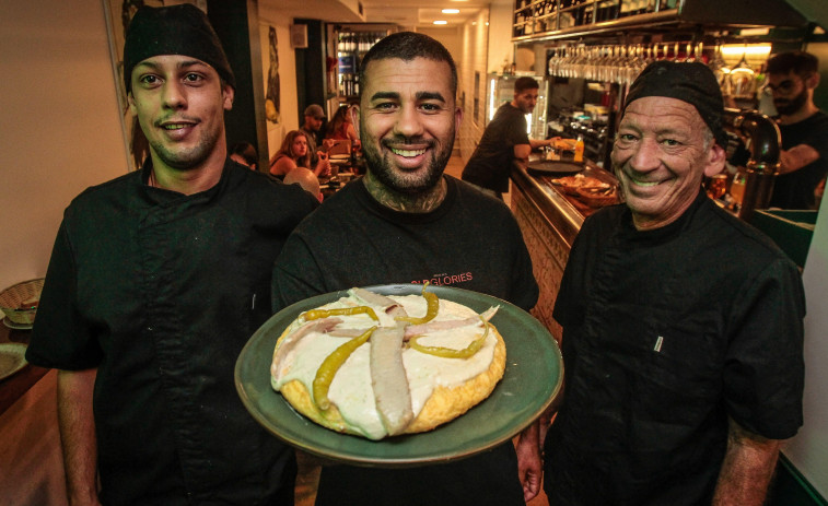 Los surfistas de A Coruña reinventan la tortilla de Betanzos