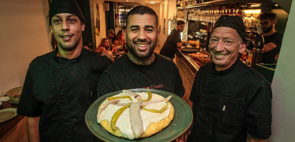 Los surfistas de A Coruña reinventan la tortilla de Betanzos