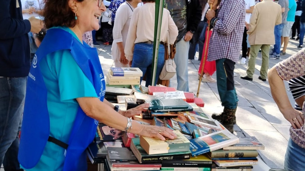 Pastoriza, en Arteixo, muestra su lado más solidario: libros por alimentos