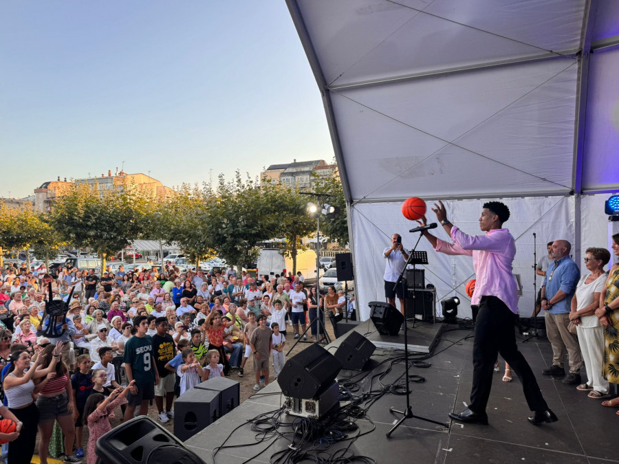 Tyson Pérez fai o 'saque inicial' das Festas de Sada