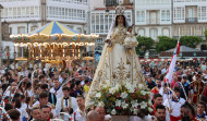 La ciudad honra ‘desbordada’ a su copatrona,  Santa María do Azougue ‘A Gareliña’