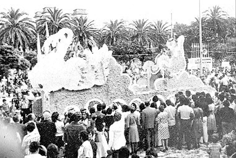Foto 2 (batalla de flores, arriba a la derecha)