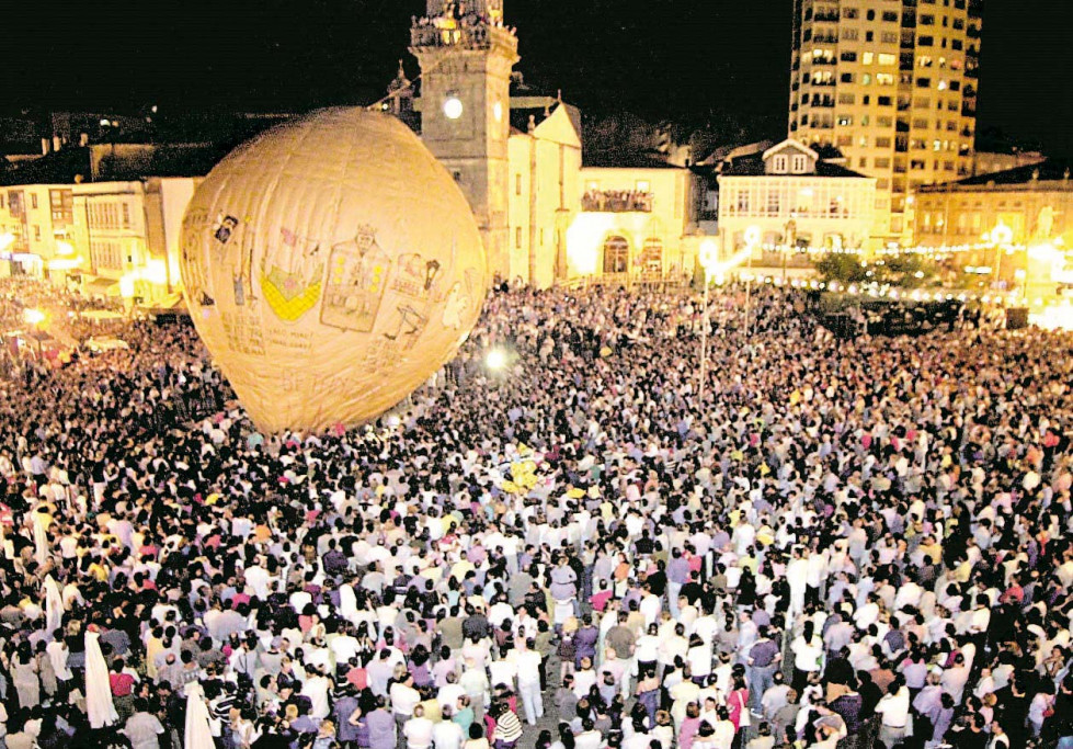 Foto 1 Lanzamiento del Globo de Betanzos en año 2000