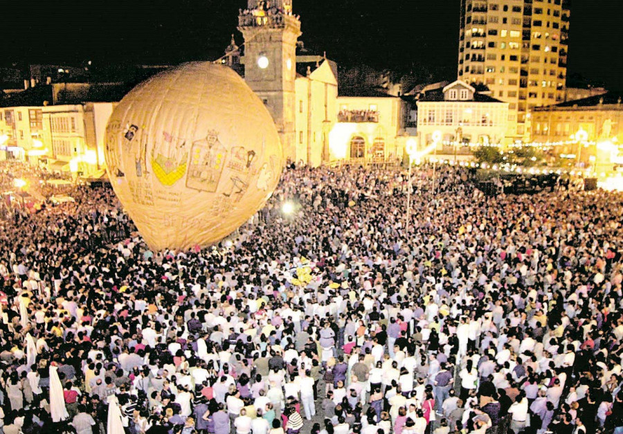 Hace 25 años | Sesenta mil personas presenciaron  el despegue del globo de Betanzos