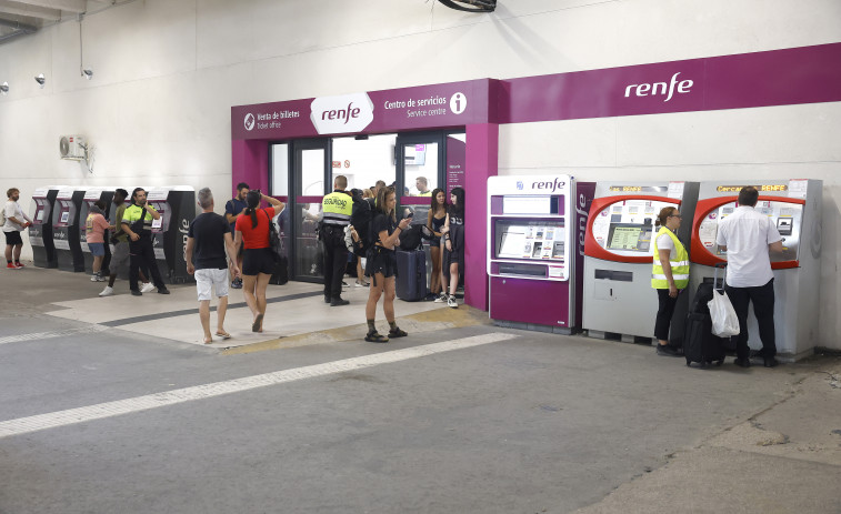 El tren entre Galicia y Madrid sigue suspendido y los pasajeros del Alvia A Coruña-Barcelona irán en autobús