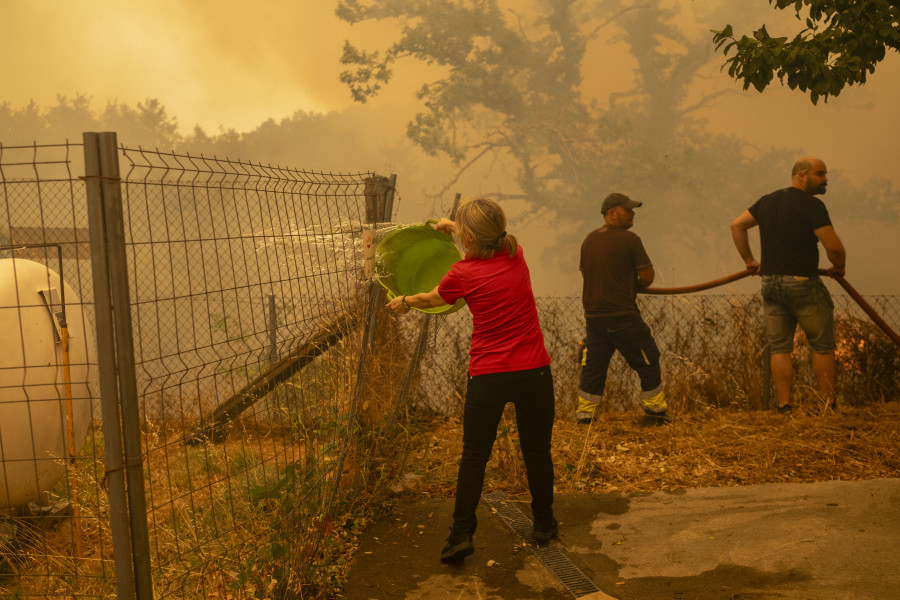 La calidad del aire se mantiene entre regular y pésima en Ourense y Lugo a causa de los incendios