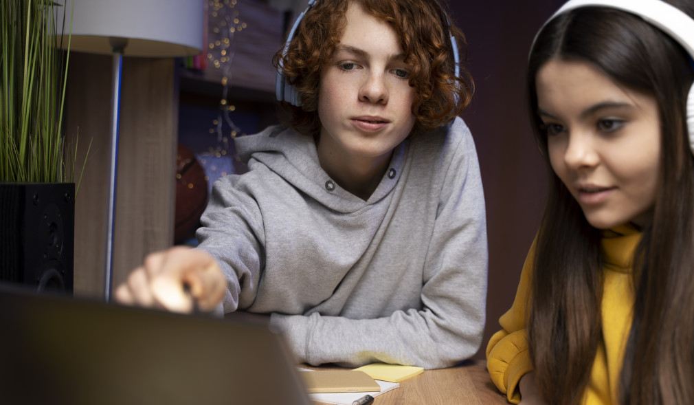 Los estudiantes que dependen de la IA pierden habilidades de lectura y sufren problemas de comprensión
