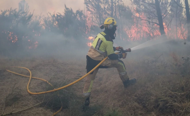 Bomberos de A Coruña refuerzan la lucha contra los incendios en Ourense