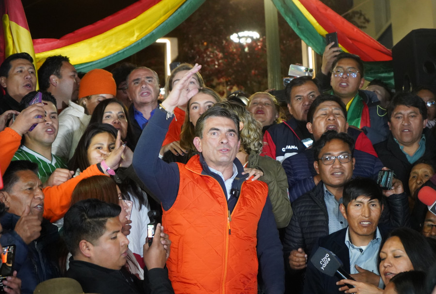 Exilio y atentados: la vida de Rodrigo Paz, el gallego que es favorito en las generales de Bolivia