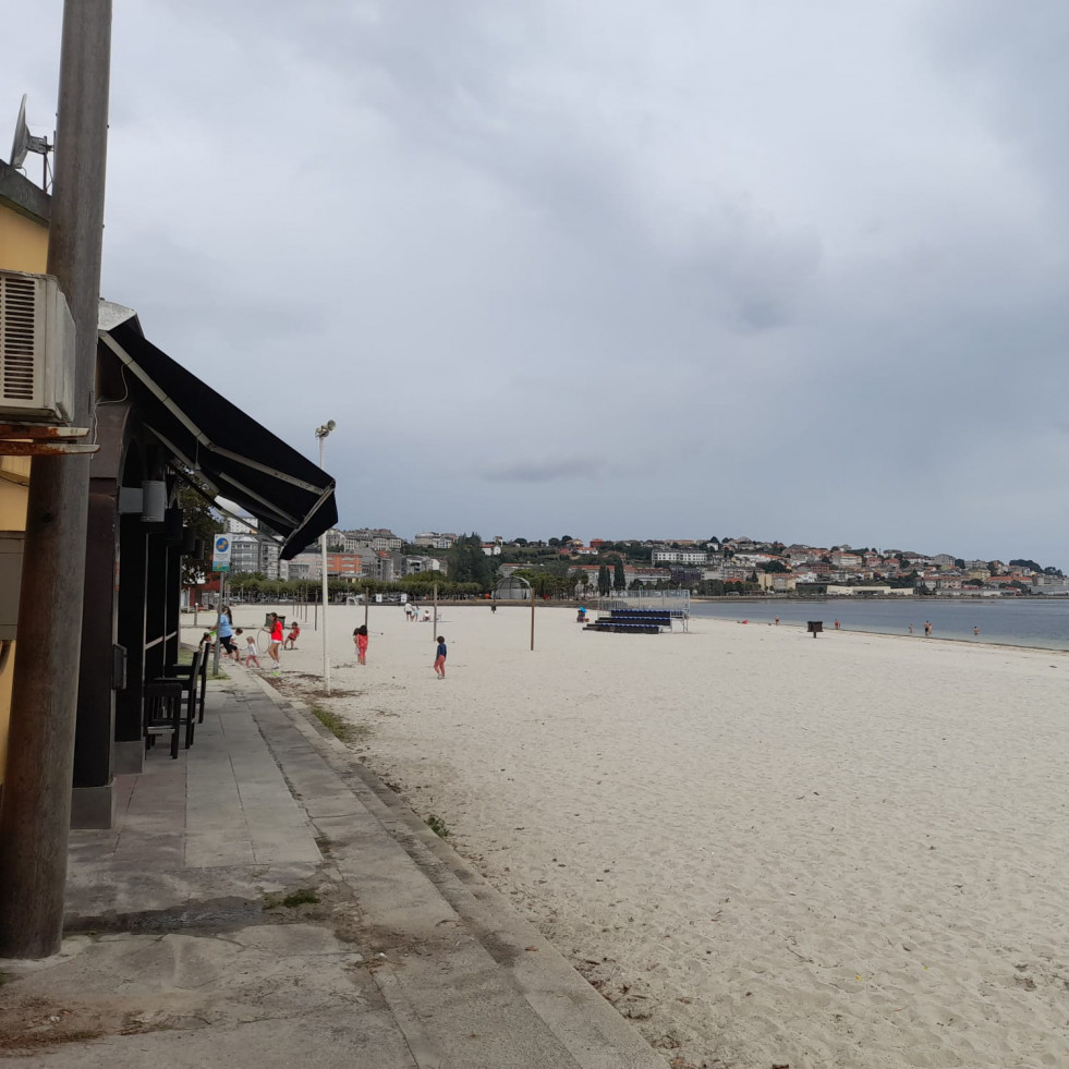 Sada vincula con un vertido en el mar los positivos en fecales detectados en dos playas