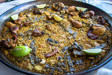 La paella, lista para compartir en la fiesta