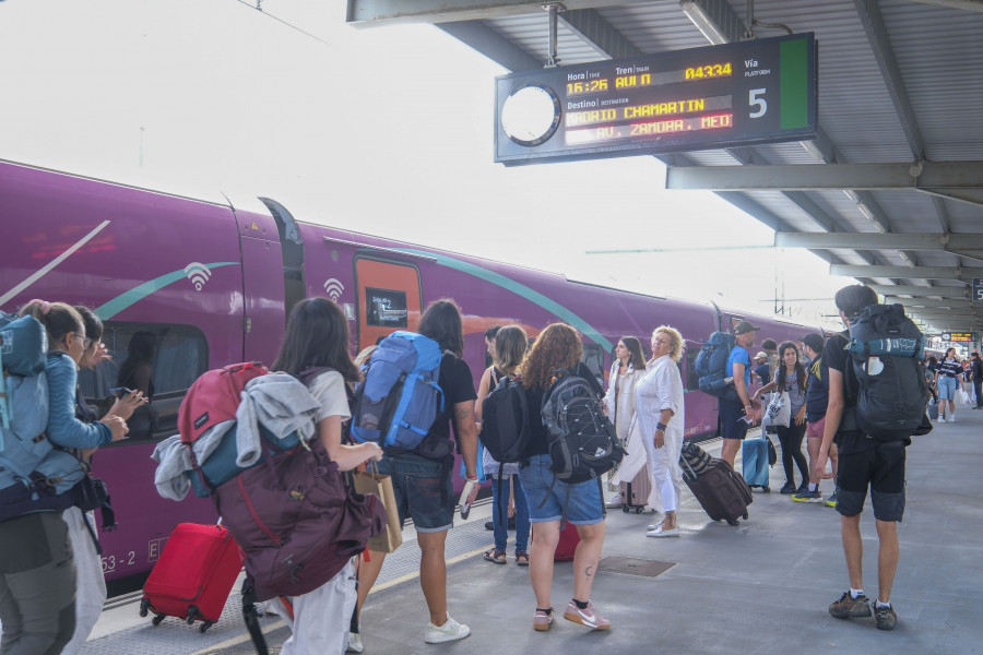 Los trenes ya circulan: Galicia recupera la alta velocidad ferroviaria con Madrid seis días después