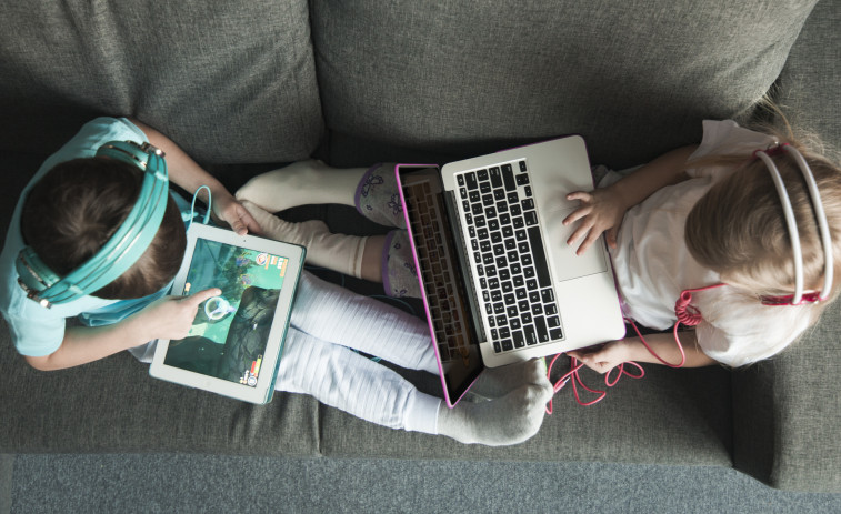Una filtración destapa que los chatbots de Meta tenían permiso para interactuar de forma inapropiada con niños