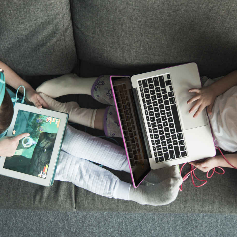 Una filtración destapa que los chatbots de Meta tenían permiso para interactuar de forma inapropiada con niños