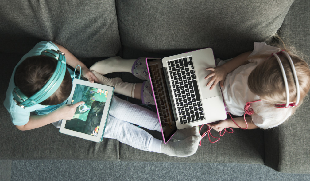 Una filtración destapa que los chatbots de Meta tenían permiso para interactuar de forma inapropiada con niños