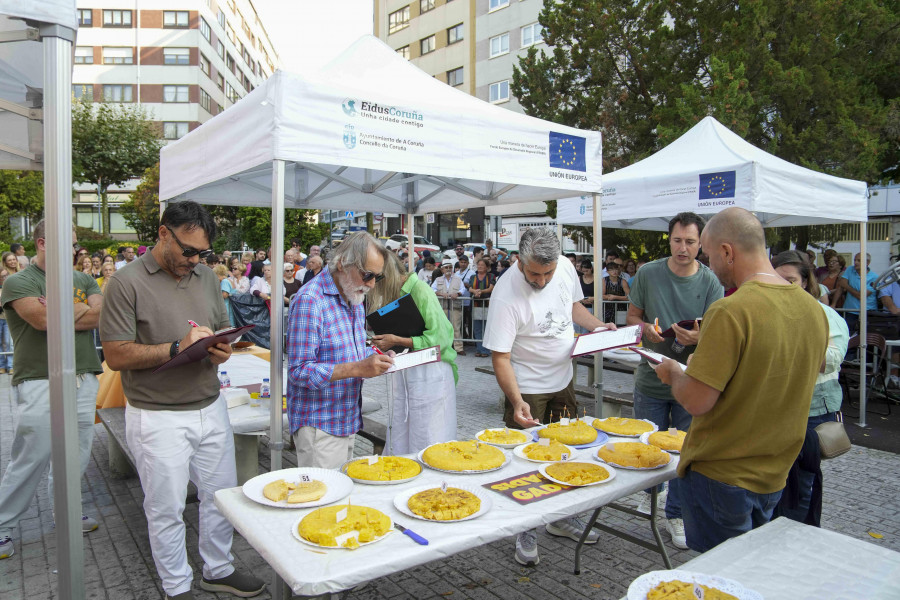 Un transportista jubilado conquista a todo un barrio de A Coruña con su tortilla