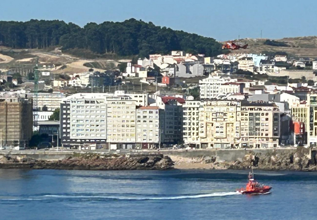 Hallan en Pontevedra al joven que buscaba Salvamento Marítimo en bahía de Riazor en A Coruña