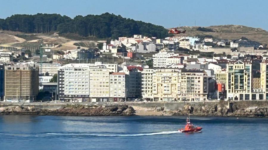Hallan en Pontevedra al joven que buscaba Salvamento Marítimo en bahía de Riazor en A Coruña