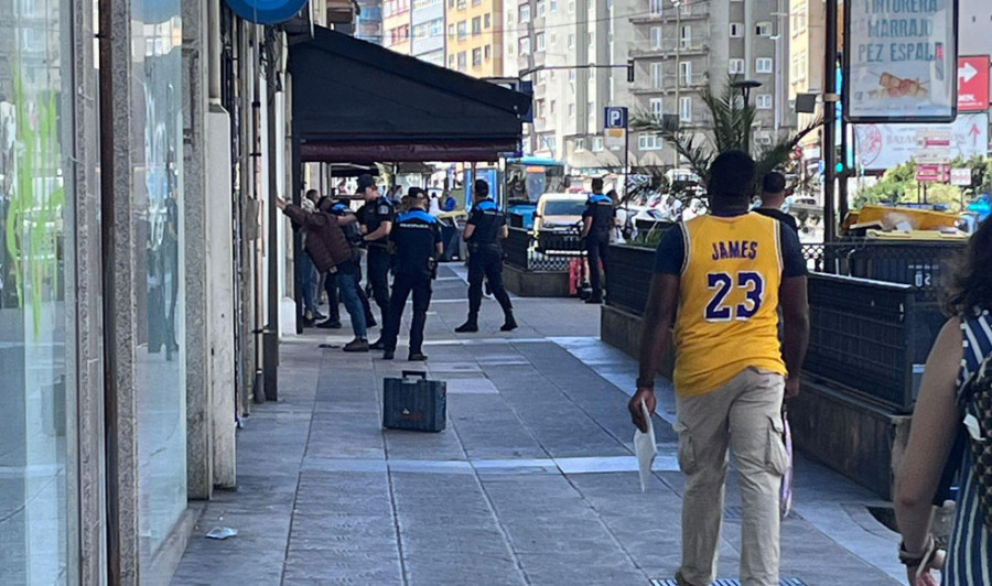 La Policía Local aumenta la presión contra el punto conflictivo de la ronda de Outeiro