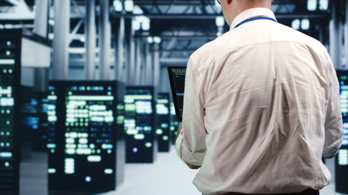 Reparador ejecutando codigo en el centro de datos