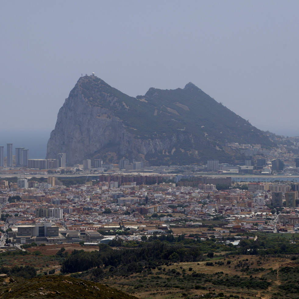 España y Reino Unido planean demoler la verja de Gibraltar en enero