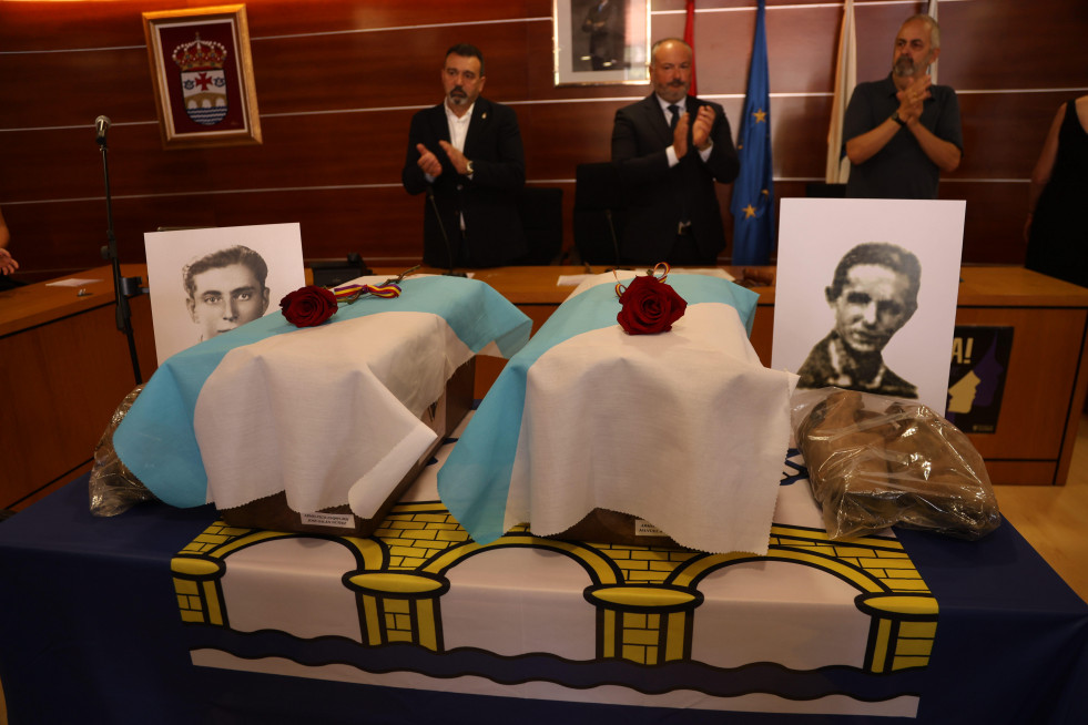 Entrega de los restos de los antifranquistas de Culleredo FOTO Germán Barreiros (6)