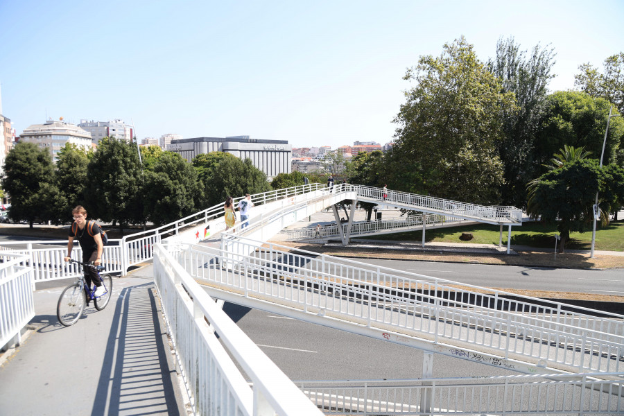 El Ayuntamiento de A Coruña adjudica la reforma de la pasarela que conecta las estaciones