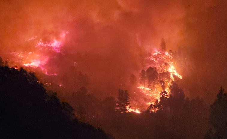 Los Bomberos de A Coruña acuden a Lugo a luchar contra el fuego