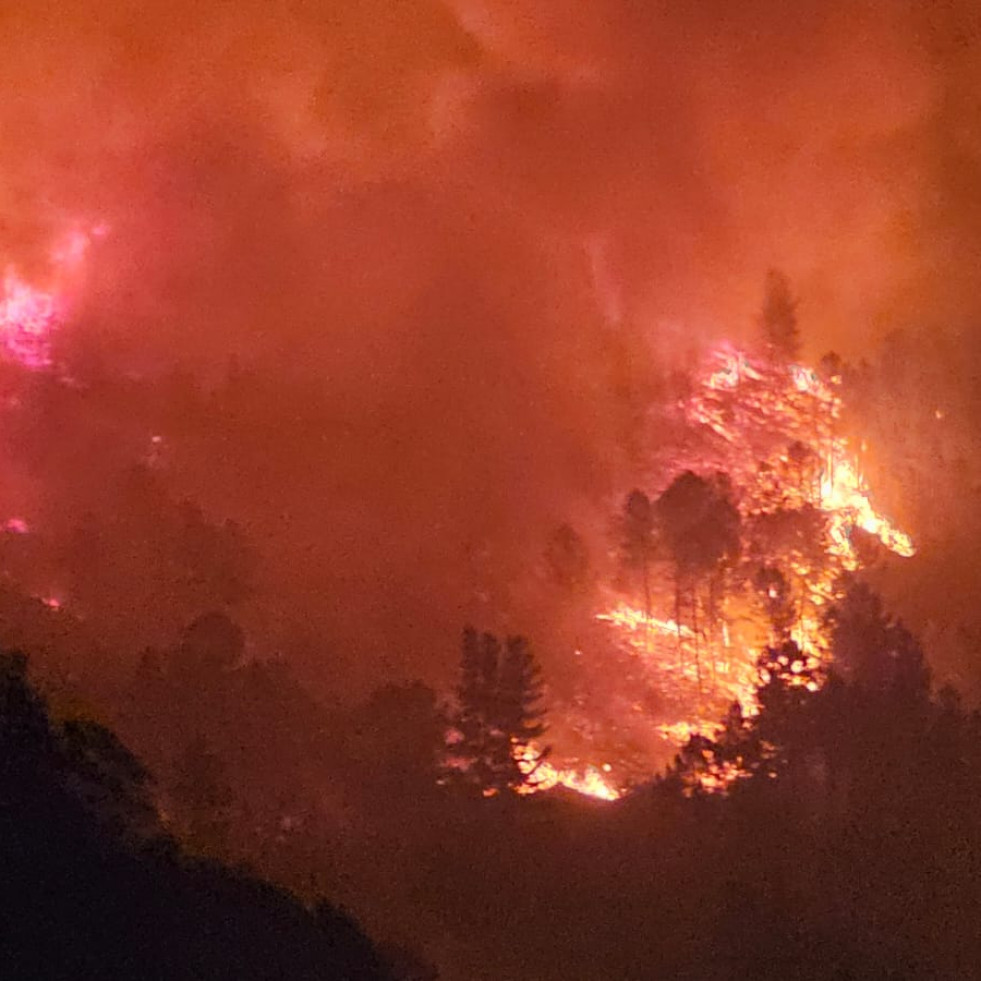 Los Bomberos de A Coruña acuden a Lugo a luchar contra el fuego