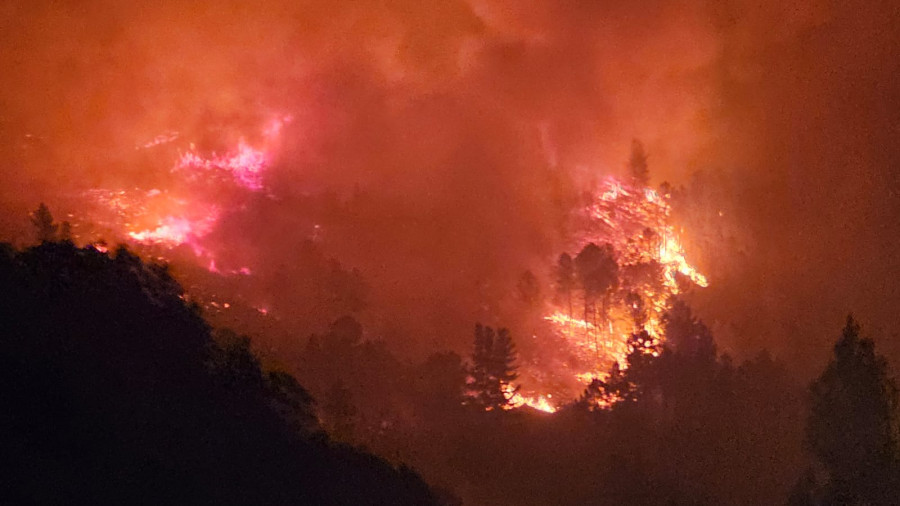 Los Bomberos de A Coruña acuden a Lugo a luchar contra el fuego