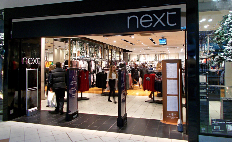 Next elige A Coruña para aterrizar en España: el gigante británico ficha talento de Inditex