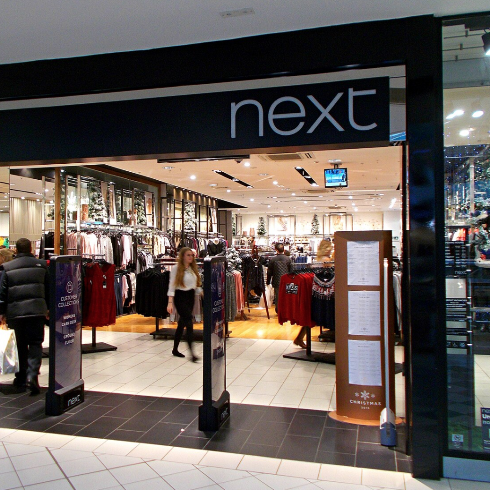 Next elige A Coruña para aterrizar en España: el gigante británico ficha talento de Inditex
