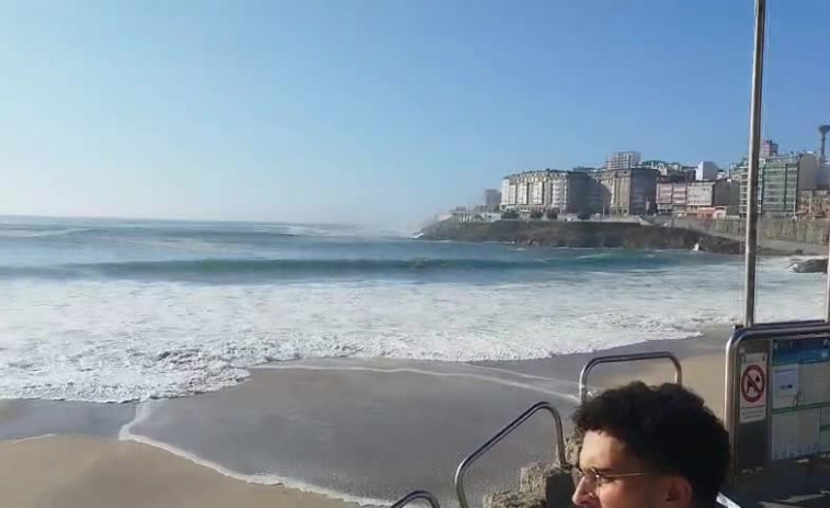 Cerradas las playas de A Coruña por las mareas vivas