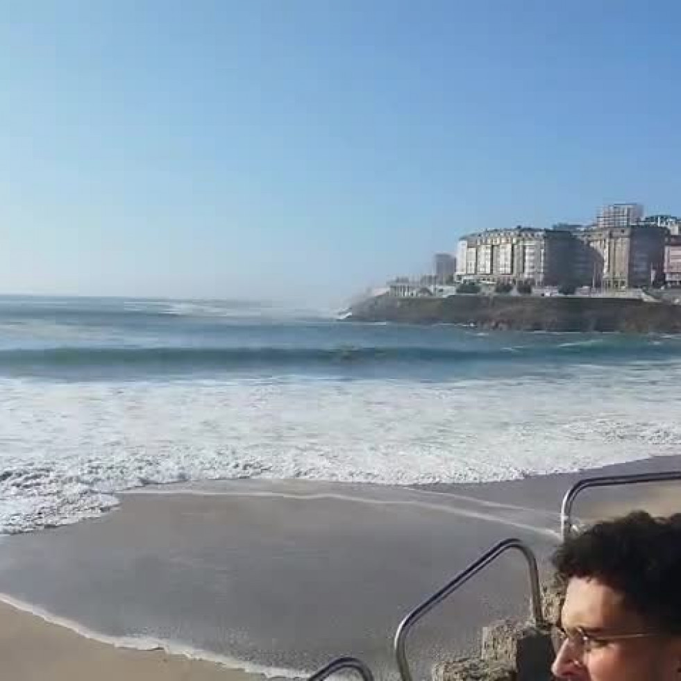Cerradas las playas de A Coruña por las mareas vivas