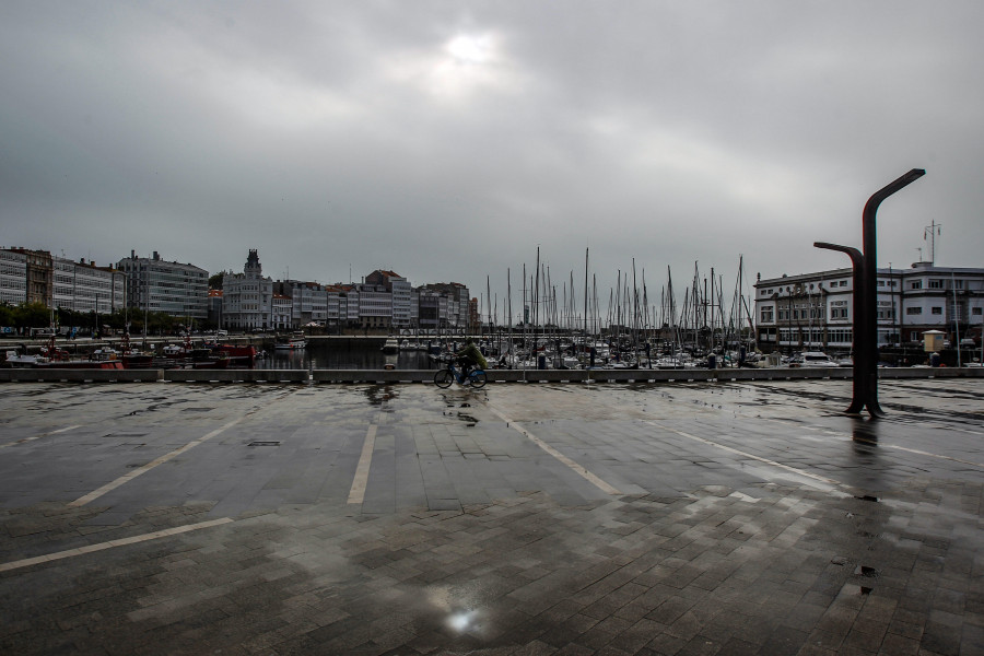 La lluvia y los incendios provocan una caída de reservas de última hora en los hoteles de A Coruña