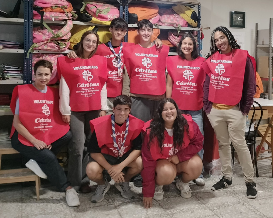 Cáritas A Coruña inicia la segunda entrega de material escolar y deportivo para 767 menores