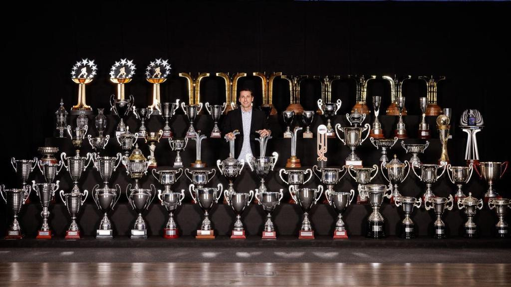 Aitor Egurrola, con todos los títulos que ha logrado con la sección de hockey patines del FC Barcelona